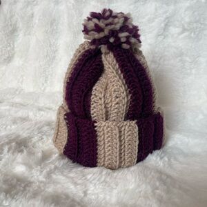 Crochet pom toboggan. Small adult size.